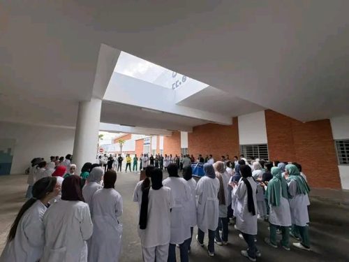 الاعتداءات المتكررة تُشعل الاحتجاجات داخل مستشفى الحسيمة الاعتداءات المتكررة تُشعل الاحتجاجات داخل مستشفى الحسيمة