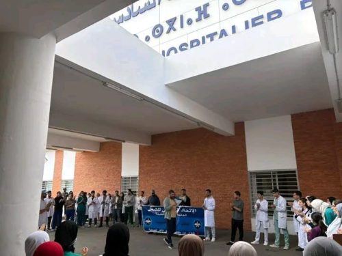 الاعتداءات المتكررة تُشعل الاحتجاجات داخل مستشفى الحسيمة الاعتداءات المتكررة تُشعل الاحتجاجات داخل مستشفى الحسيمة