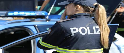 مغربي يساعد الشرطة الإيطالية.. فيتم ترحيله كمكافأة مغربي يساعد الشرطة الإيطالية.. فيتم ترحيله كمكافأة