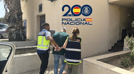 الشرطة الوطنية تفكك شبكة تزوير عقود العمل بمليلية وتعتقل ثمانية أشخاص الشرطة الوطنية تفكك شبكة تزوير عقود العمل بمليلية وتعتقل ثمانية أشخاص