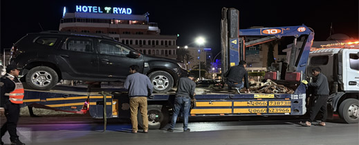 ضعف الإنارة يؤدي إلى انقلاب سيارة قرب نافورة ضعف الإنارة يؤدي إلى انقلاب سيارة قرب نافورة