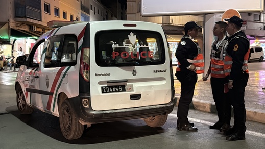 ضعف الإنارة يؤدي إلى انقلاب سيارة قرب نافورة "عمار أريفي" بالناظور ضعف الإنارة يؤدي إلى انقلاب سيارة قرب نافورة "عمار أريفي" بالناظور