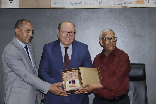 عبد الله بوصوف يتوّج بجائزة التميز الثقافي في لقاء دولي حول بناء الإنسان عبد الله بوصوف يتوّج بجائزة التميز الثقافي في لقاء دولي حول بناء الإنسان