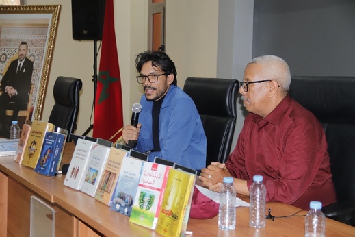 عبد الله بوصوف يتوّج بجائزة التميز الثقافي في لقاء دولي حول بناء الإنسان عبد الله بوصوف يتوّج بجائزة التميز الثقافي في لقاء دولي حول بناء الإنسان