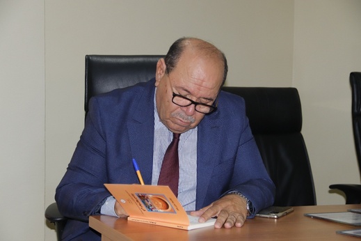 عبد الله بوصوف يتوّج بجائزة التميز الثقافي في لقاء دولي حول بناء الإنسان عبد الله بوصوف يتوّج بجائزة التميز الثقافي في لقاء دولي حول بناء الإنسان