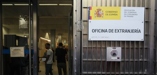 ابتداء من 20 ماي.. قانون جديد يفتح أبواب الإقامة لعشرات الآلاف من المهاجرين بإسبانيا ابتداء من 20 ماي.. قانون جديد يفتح أبواب الإقامة لعشرات الآلاف من المهاجرين بإسبانيا