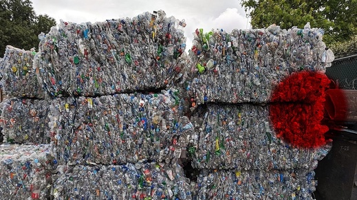 إسبانيا.. تفكيك شبكة دولية تهرب النفايات البلاستيكية نحو المغرب إسبانيا.. تفكيك شبكة دولية تهرب النفايات البلاستيكية نحو المغرب