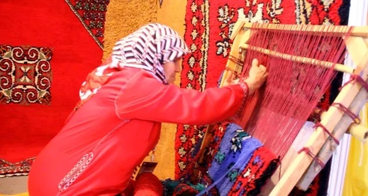 بعد مشاركتها في معرض للصناعة التقليدية بإسبانيا.. مغربية ترفض العودة إلى المغرب
