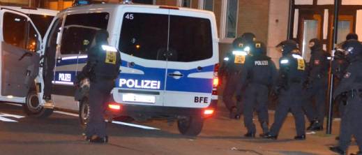 ألمانيا.. اعتقال خمسة قاصرين يشتبه في تخطيطهم لهجمات إرهابية ألمانيا.. اعتقال خمسة قاصرين يشتبه في تخطيطهم لهجمات إرهابية