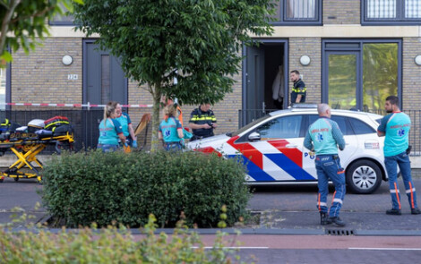 الشرطة الهولندية تواجه العنف.. تدخل ينتهي بمقتل شخصين وإصابة ضابطين الشرطة الهولندية تواجه العنف.. تدخل ينتهي بمقتل شخصين وإصابة ضابطين