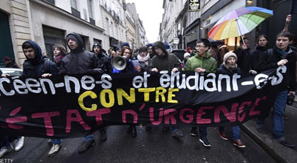 آلاف المتظاهرين الفرنسيين يطالبون بإنهاء حالة الطوارئ بالبلاد‎