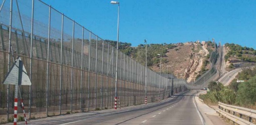 إسبانيا تزود المغرب بكاميرات متطورة لتعزيز مراقبة حدود سبتة ومليلية إسبانيا تزود المغرب بكاميرات متطورة لتعزيز مراقبة حدود سبتة ومليلية