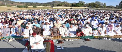 مسلمو مليلية يتخلون طواعية عن ذبح الأضاحي استجابة لنداء الملك محمد السادس مسلمو مليلية يتخلون طواعية عن ذبح الأضاحي استجابة لنداء الملك محمد السادس