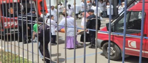 نقل عاجل لعشرات العاملات بعد اختناق جماعي داخل مصنع نقل عاجل لعشرات العاملات بعد اختناق جماعي داخل مصنع