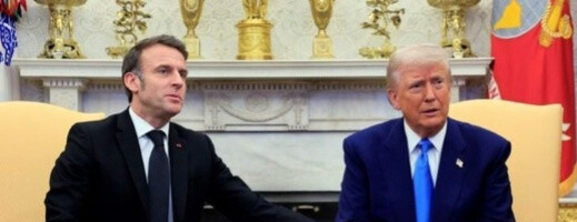 ترامب لماكرون بعد فيديو الصفعة.. احرص على إبقاء باب الطائرة مغلقا ترامب لماكرون بعد فيديو الصفعة.. احرص على إبقاء باب الطائرة مغلقا