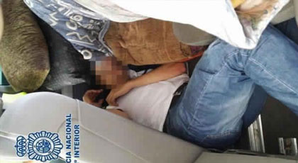 شهرين حبسا بإسبانيا لمواطن مغربي حاول تهريب شقيقه من ميناء بني نصار شهرين حبسا بإسبانيا لمواطن مغربي حاول تهريب شقيقه من ميناء بني نصار
