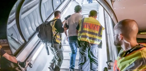 ألمانيا تعتمد إجراءات جديدة لتسريع ترحيل طالبي اللجوء المرفوضين ألمانيا تعتمد إجراءات جديدة لتسريع ترحيل طالبي اللجوء المرفوضين