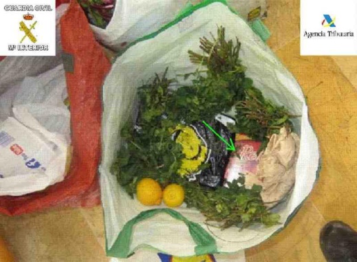 بالصور.. إعتقال سيدة بحوزتها كمية مهمة من السجائر المهربة من الجزائر بمعبر بني نصار‎