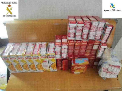 بالصور.. إعتقال سيدة بحوزتها كمية مهمة من السجائر المهربة من الجزائر بمعبر بني نصار بالصور.. إعتقال سيدة بحوزتها كمية مهمة من السجائر المهربة من الجزائر بمعبر بني نصار