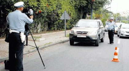 تكتيك جديد لشرطة المرور بالناظور يهدف الى مباغتة السائقين بعمليات التفتيش و المراقبة‎