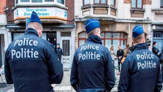 سلطات أنتويرب تنفذ حملة تفتيش ضد مقاهي تشغّل مهاجرين بدون أوراق قانونية سلطات أنتويرب تنفذ حملة تفتيش ضد مقاهي تشغّل مهاجرين بدون أوراق قانونية