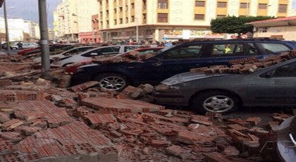 صور .. إنهيار حائط على مجموعة من السيارات المركونة بمدينة مليلية المحتلة صور .. إنهيار حائط على مجموعة من السيارات المركونة بمدينة مليلية المحتلة