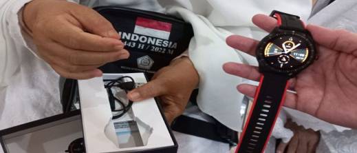 ساعة ذكية تنقذ حاجة مغربية من موت محقق أثناء أداء مناسك الحج ساعة ذكية تنقذ حاجة مغربية من موت محقق أثناء أداء مناسك الحج