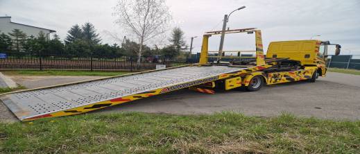 شرطة أنتويربن تصادر سيارتين لموكب زفاف مغربي بسبب خطر التدلي من النوافذ شرطة أنتويربن تصادر سيارتين لموكب زفاف مغربي بسبب خطر التدلي من النوافذ