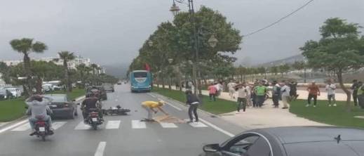 وفاة سائق دراجة نارية تحت عجلات حافلة نقل وفاة سائق دراجة نارية تحت عجلات حافلة نقل