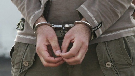 فرار معتقل من المحكمة والشرطة تعيد توقيفه فرار معتقل من المحكمة والشرطة تعيد توقيفه