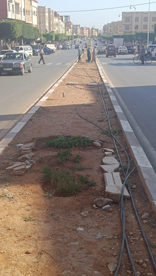 من واجهة حضارية إلى نقطة سوداء.. شارع محمد الخامس يفضح ارتجالية التهيئة بسلوان من واجهة حضارية إلى نقطة سوداء.. شارع محمد الخامس يفضح ارتجالية التهيئة بسلوان