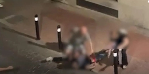 وفاة شاب مغربي خنقًا على يد شرطي إسباني تُثير جدلًا واسعًا في مدريد وفاة شاب مغربي خنقًا على يد شرطي إسباني تُثير جدلًا واسعًا في مدريد