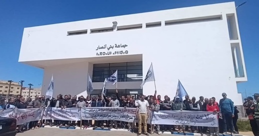 تجار بني أنصار يصعدون احتجاجهم للمطالبة بسوق نموذجي تجار بني أنصار يصعدون احتجاجهم للمطالبة بسوق نموذجي