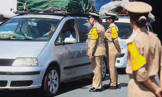 ارتفاع أسعار السفر يغضب الجالية ومطالب بتدخل حكومي ارتفاع أسعار السفر يغضب الجالية ومطالب بتدخل حكومي