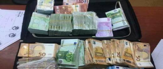 رجال أعمال مغاربة في مرمى نيران التحقيقات.. أموال ضخمة تهرب إلى فرنسا وإسبانيا رجال أعمال مغاربة في مرمى نيران التحقيقات.. أموال ضخمة تهرب إلى فرنسا وإسبانيا