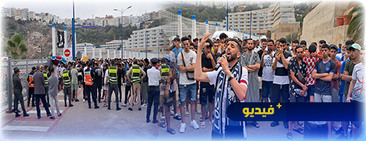 شقيق مروان المقدم يدخل في اعتصام وإضراب جديد عن الطعام أمام بوابة ميناء الحسيمة شقيق مروان المقدم يدخل في اعتصام وإضراب جديد عن الطعام أمام بوابة ميناء الحسيمة