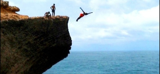 دعوات لوقف نزيف الضحايا بالشواطئ بسبب " السالطو" دعوات لوقف نزيف الضحايا بالشواطئ بسبب " السالطو"