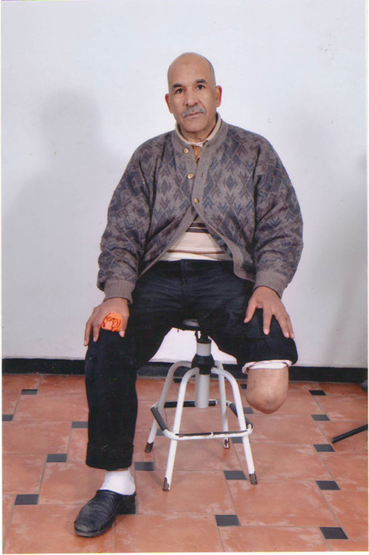 عبد العزيز ينادي القلوب الرحيم من أجل مساعدته على إعالة أسرته بعد أن أقعده المرض‎
