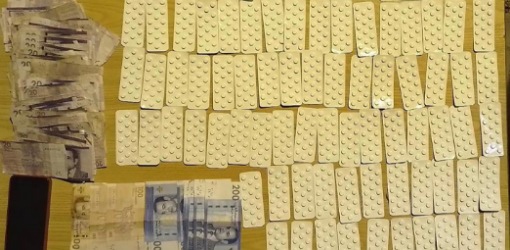 إحباط تهريب أزيد من 10 آلاف قرص مخدر وتوقيف شخصين إحباط تهريب أزيد من 10 آلاف قرص مخدر وتوقيف شخصين