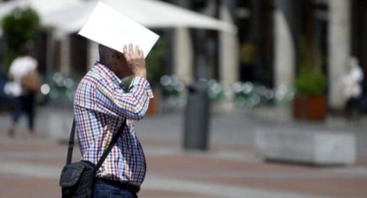 موجة حر استثنائية في منطقة البحر المتوسط وتحذيرات من تداعيات صحية وحرائق موجة حر استثنائية في منطقة البحر المتوسط وتحذيرات من تداعيات صحية وحرائق