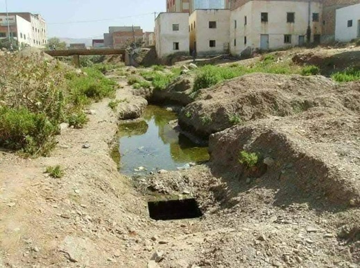 امرابطن تختنق بسبب غياب الصرف الصحي... وساكنتها تطلق نداء استغاثة