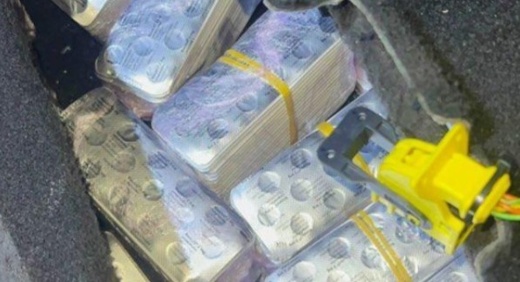 توقيف إسبانية من أصل مغربي حاولت إدخال أقراص مهلوسة عبر معبر المدينة المحتلة توقيف إسبانية من أصل مغربي حاولت إدخال أقراص مهلوسة عبر معبر المدينة المحتلة