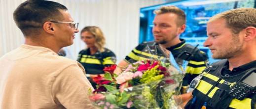 بعد أن مات والده بين يديه.. شاب مغربي يشكر شرطة روتردام بطريقة مؤثرة بعد أن مات والده بين يديه.. شاب مغربي يشكر شرطة روتردام بطريقة مؤثرة