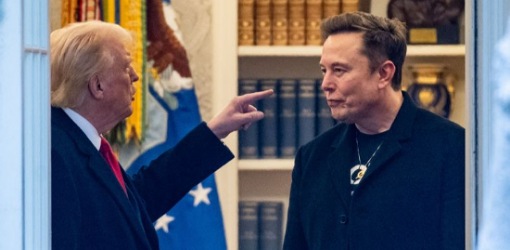 إيلون ماسك يتوعد بتأسيس حزب جديد في أمريكا وترامب يهدد بقطع الدعم الفيدرالي إيلون ماسك يتوعد بتأسيس حزب جديد في أمريكا وترامب يهدد بقطع الدعم الفيدرالي