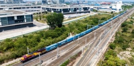 الصين تطلق خطاً لوجستياً جديداً نحو طنجة يعزز موقع المغرب كبوابة لإفريقيا الصين تطلق خطاً لوجستياً جديداً نحو طنجة يعزز موقع المغرب كبوابة لإفريقيا