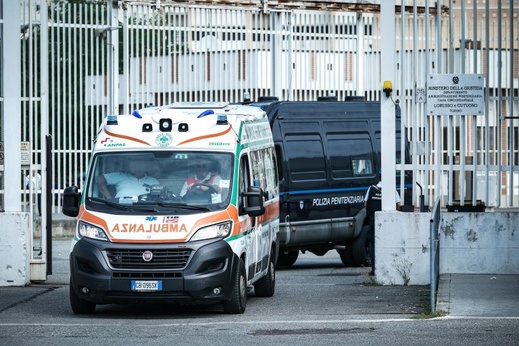 مأساة في إيطاليا.. مصرع مهاجر مغربي بعد أن سَحقته سيارته أثناء الصيانة مأساة في إيطاليا.. مصرع مهاجر مغربي بعد أن سَحقته سيارته أثناء الصيانة