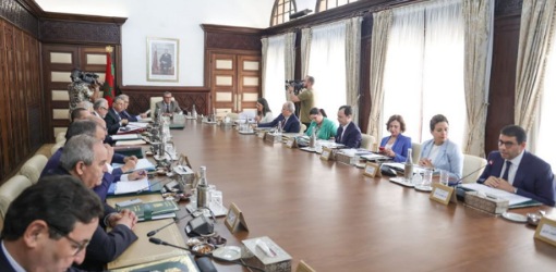 الحكومة تصادق على تعديل قانون الصحافيين المهنيين لمواكبة تحولات الميدان الإعلامي الحكومة تصادق على تعديل قانون الصحافيين المهنيين لمواكبة تحولات الميدان الإعلامي