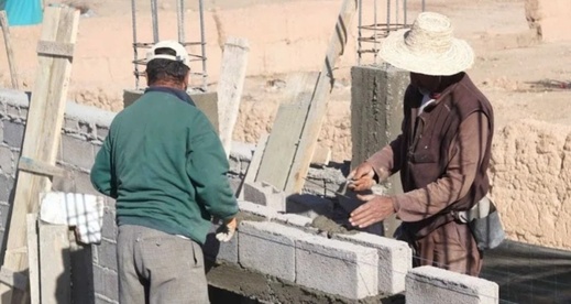 الحرارة القاتلة: دعوات عاجلة لحماية عمال البناء والزراعة بالمغرب الحرارة القاتلة: دعوات عاجلة لحماية عمال البناء والزراعة بالمغرب