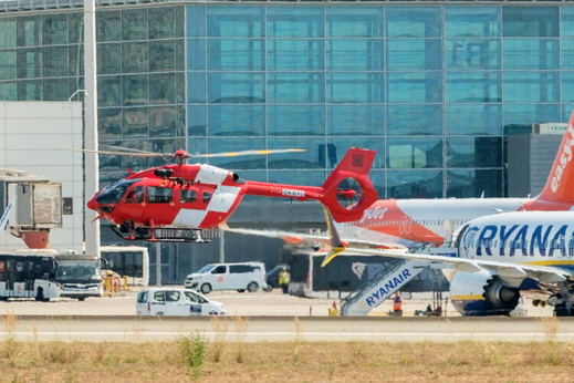 اقتناهما المغرب من سويسرا.. مروحيتان للدرك الملكي تتوقفان بشكل مفاجئ بمطار أليكانتي وتثيران الفضول اقتناهما المغرب من سويسرا.. مروحيتان للدرك الملكي تتوقفان بشكل مفاجئ بمطار أليكانتي وتثيران الفضول