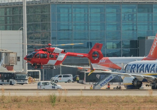 اقتناهما المغرب من سويسرا.. مروحيتان للدرك الملكي تتوقفان بشكل مفاجئ بمطار أليكانتي وتثيران الفضول اقتناهما المغرب من سويسرا.. مروحيتان للدرك الملكي تتوقفان بشكل مفاجئ بمطار أليكانتي وتثيران الفضول